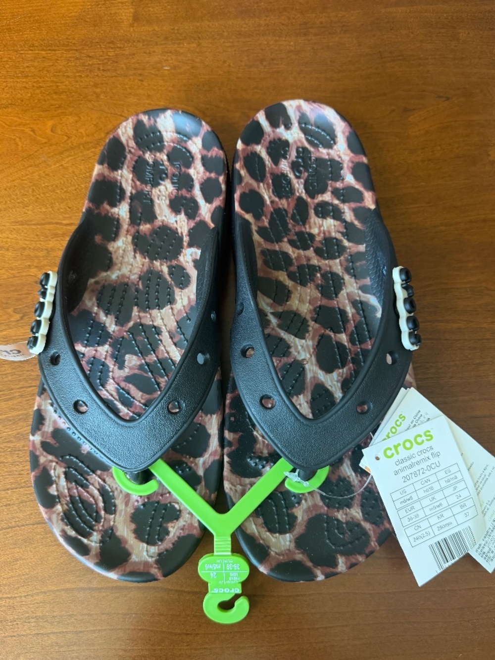 Crocs Classic Animal Remix Flip Flops Leopard Print Women’s Size 8
